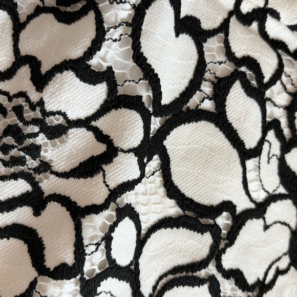 Express embroidered short set - Picture 2 of 4